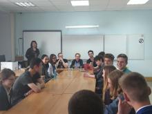 В рамках сотрудничества МАОУ гимназия № 18 и ФИЯ ТГУ 21. 05.2019г. состоялся «круглый стол» с участием иностранных студентов из Великобритании, Италии и Словакии с учащимися 10 класса гимназии.